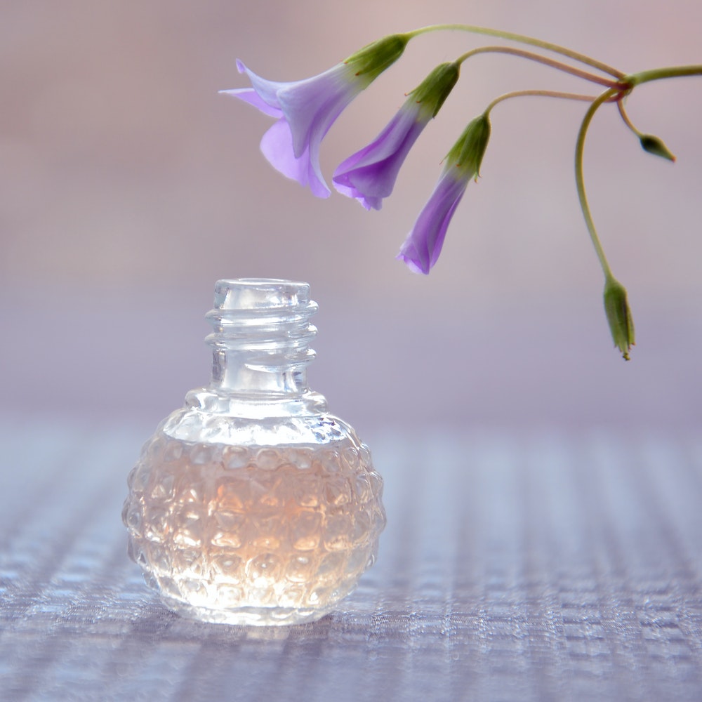 PRL en empresas de perfumería y cosmetica y primeros auxilios